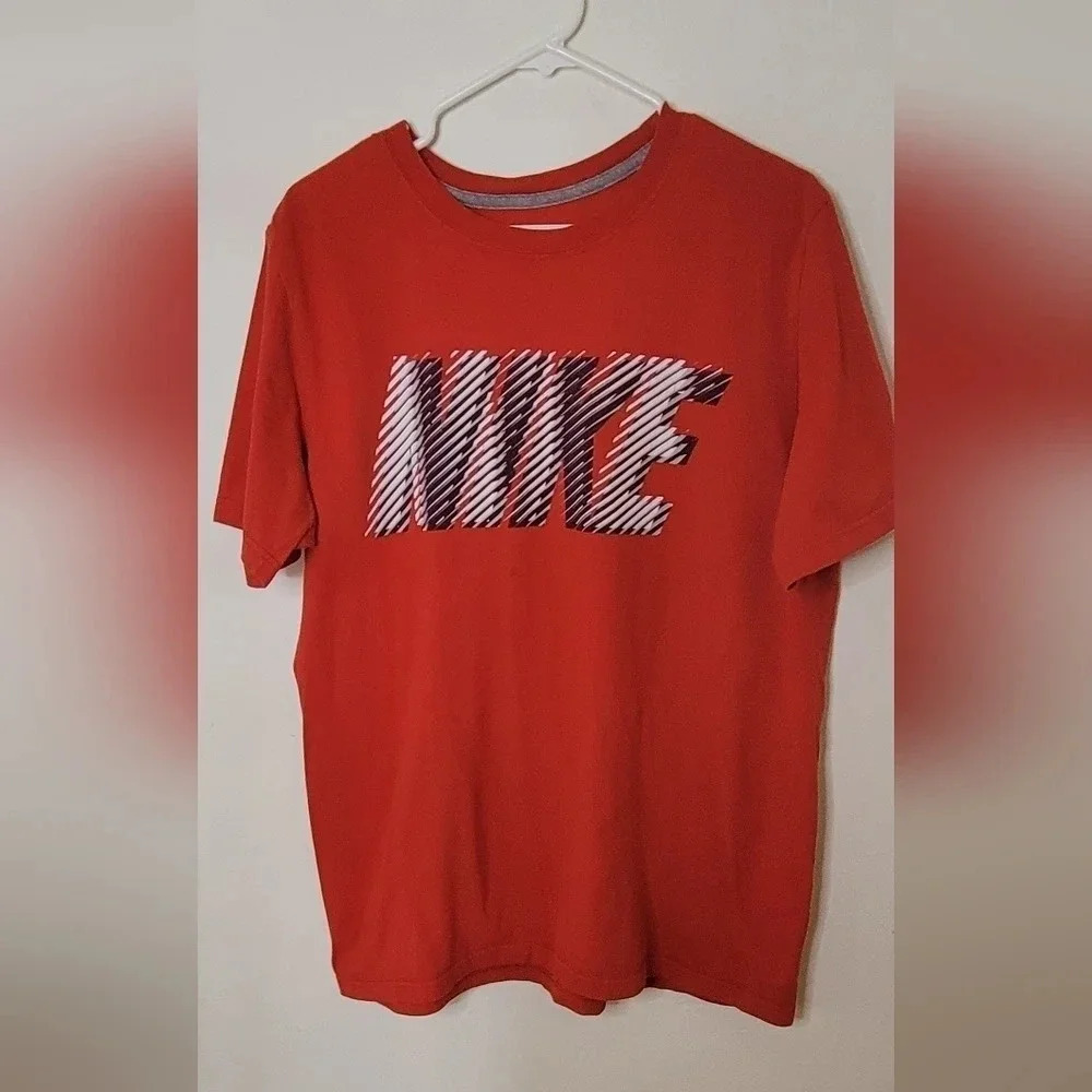 Retro NIKE Red Graphic Tee‎ Size Large